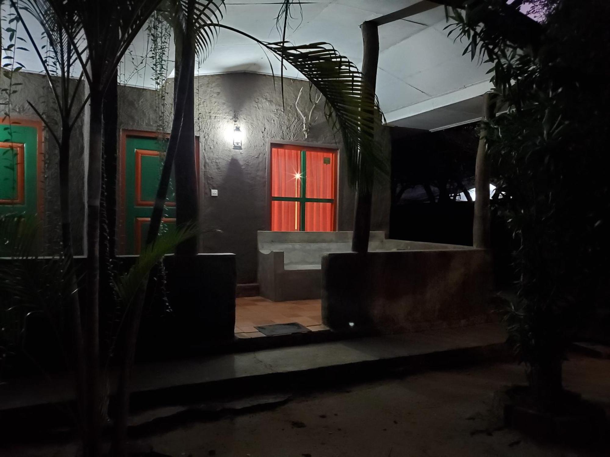 Clay Hut Village Cidade Antiga de Polonnaruva Exterior foto